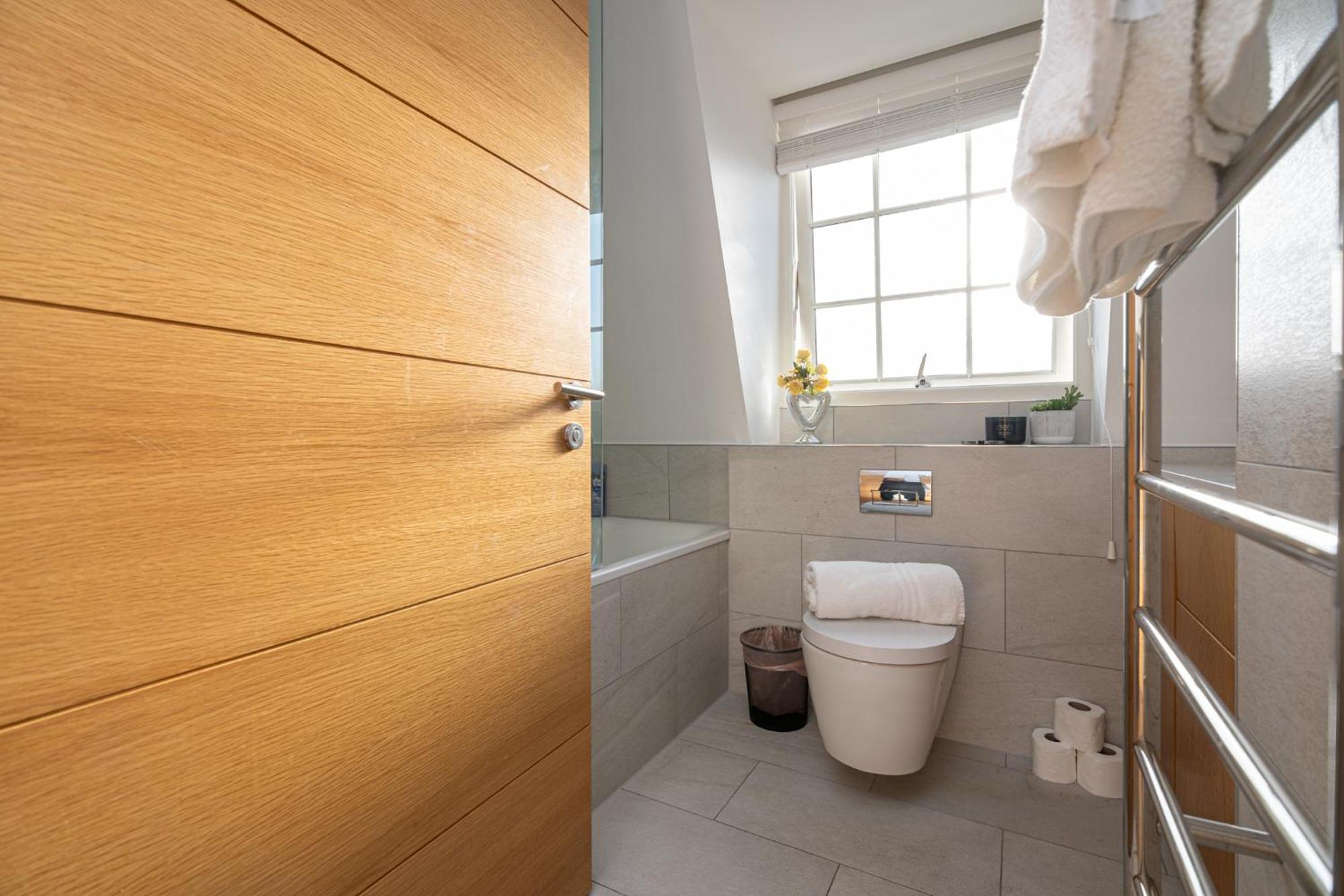 Stunning 1-Bedroom Penthouse In Marble Arch 72 London Bagian luar foto