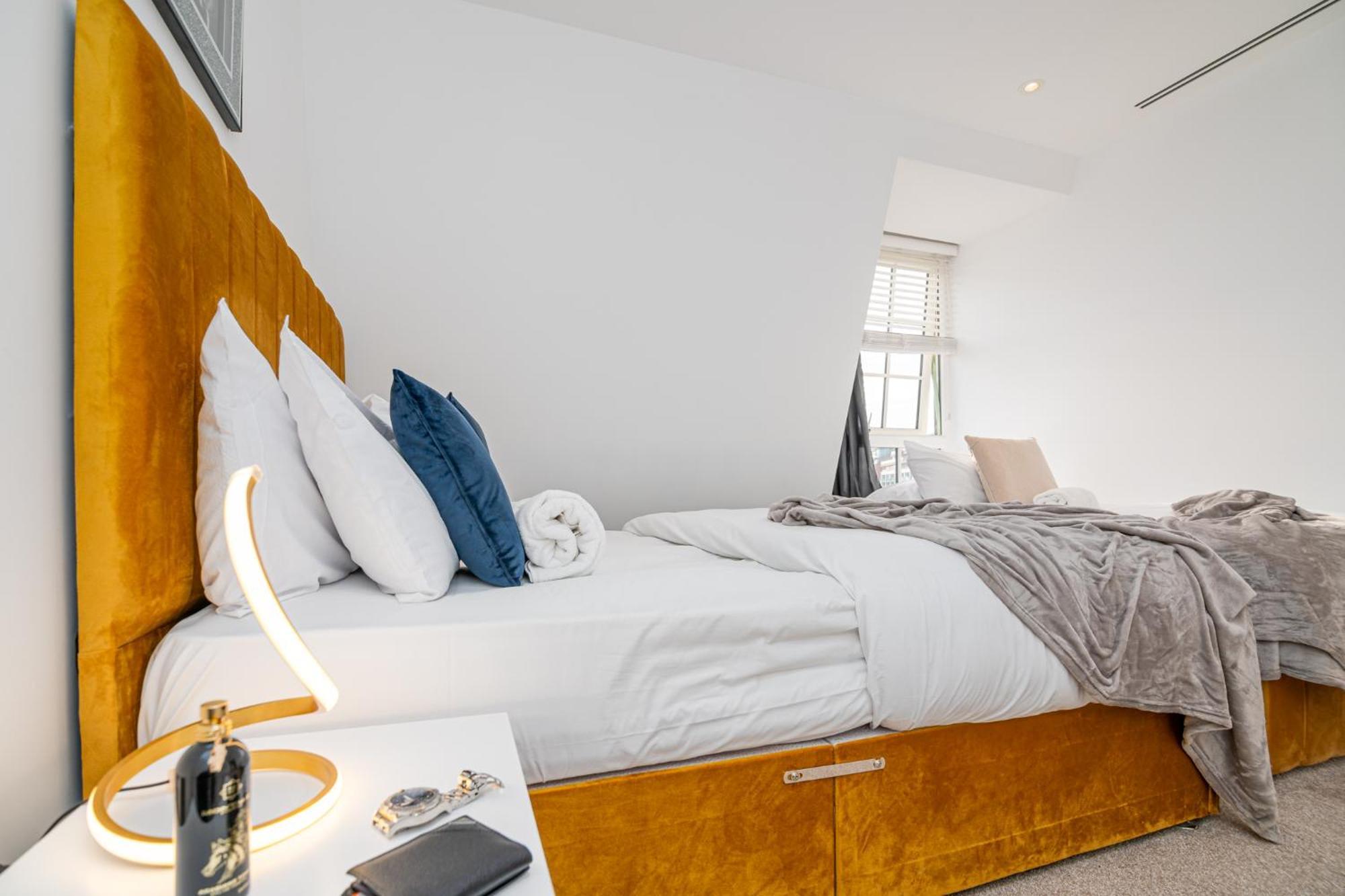 Stunning 1-Bedroom Penthouse In Marble Arch 72 London Bagian luar foto