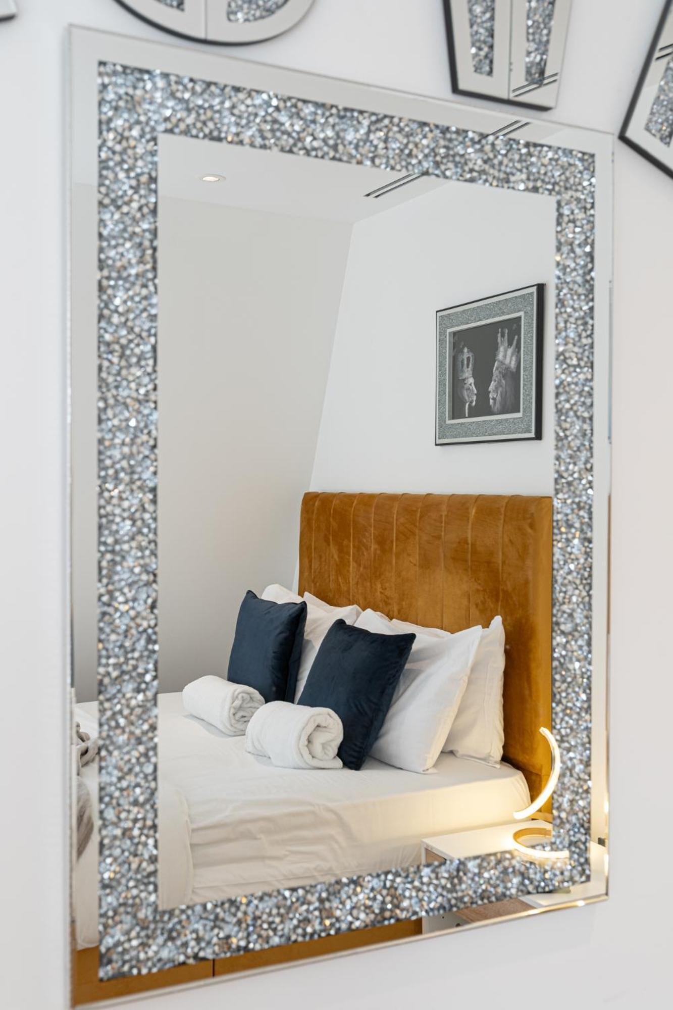 Stunning 1-Bedroom Penthouse In Marble Arch 72 London Bagian luar foto