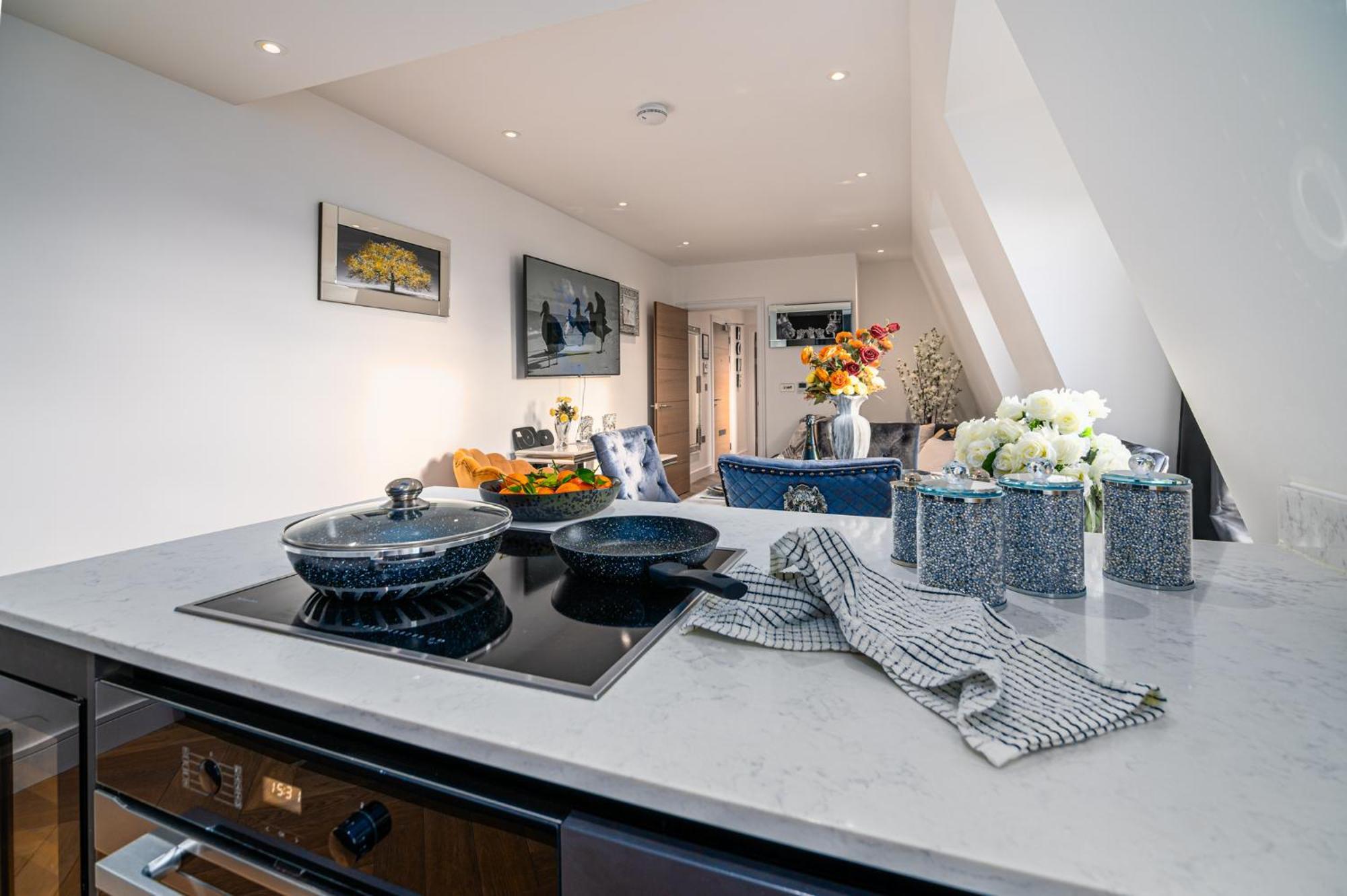 Stunning 1-Bedroom Penthouse In Marble Arch 72 London Bagian luar foto