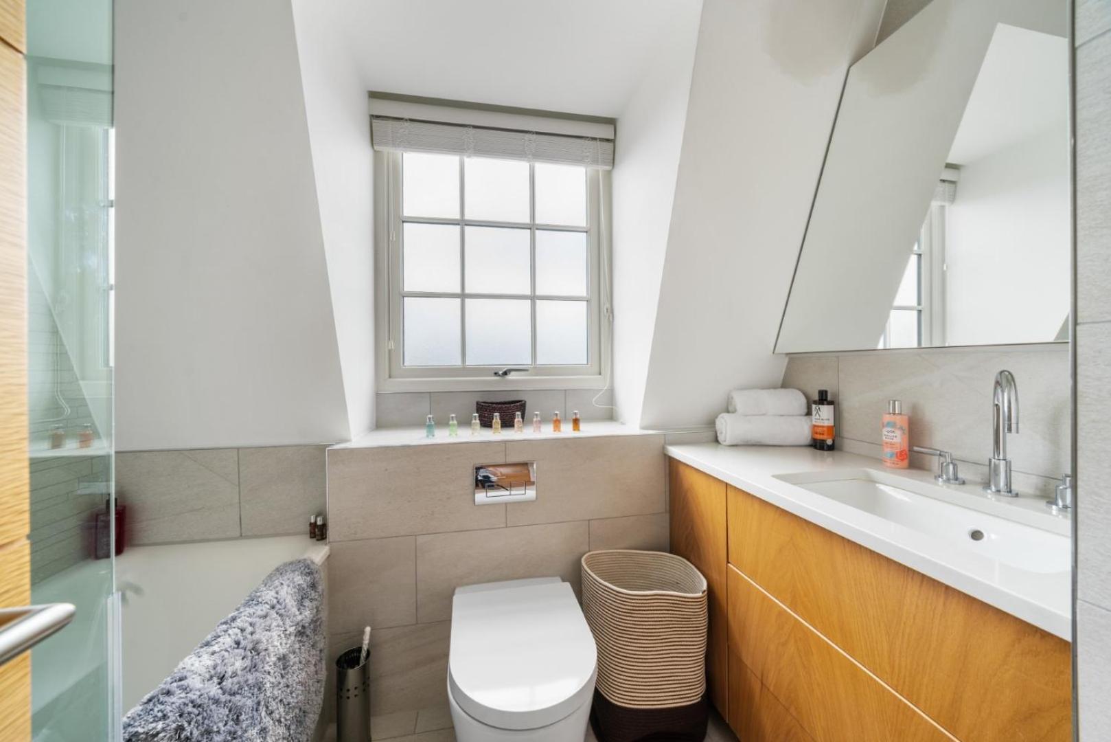 Stunning 1-Bedroom Penthouse In Marble Arch 72 London Bagian luar foto